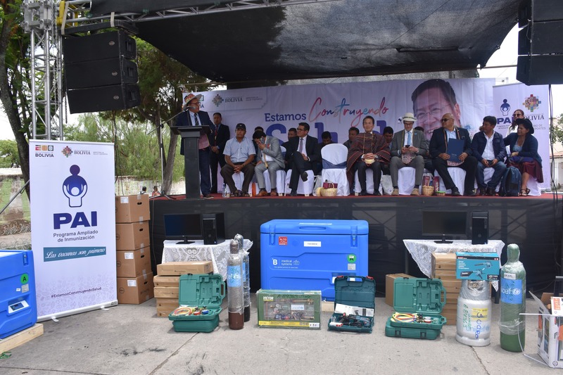Salud entrega equipamiento para fortalecer vacunación en Bolivia valuados en más de Bs 5,8 millones
