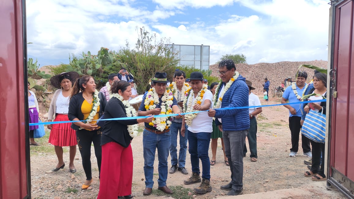 Entregan sistema de riego presurizado para 42 familias productoras de Sipe Sipe