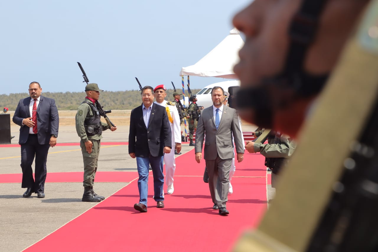 Presidente Arce arriba a Caracas para participar en la III Comisión de Integración Conjunta Venezuela – Bolivia