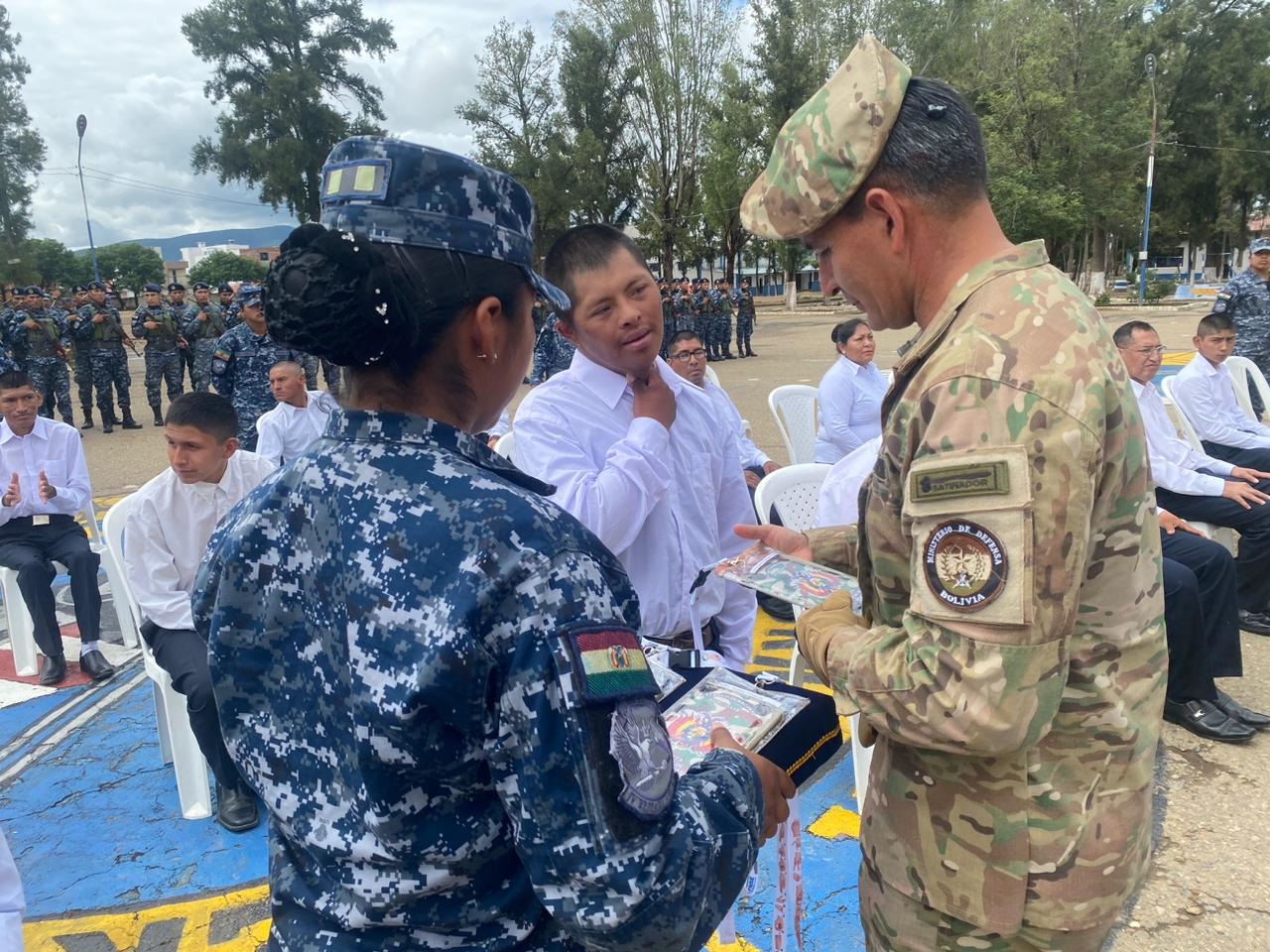 Entregan 39 libretas del Servicio Militar a personas con discapacidad en Tarija