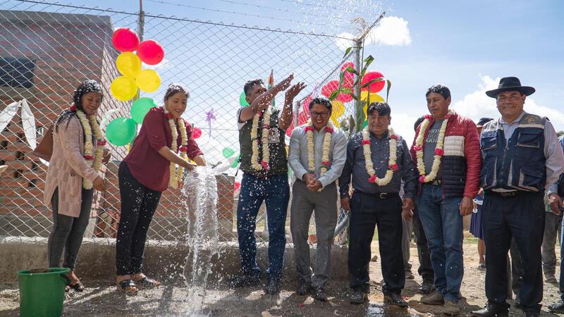 En tres municipios de Cochabamba entregan siete sistemas de agua para consumo humano y desarrollo agropecuario