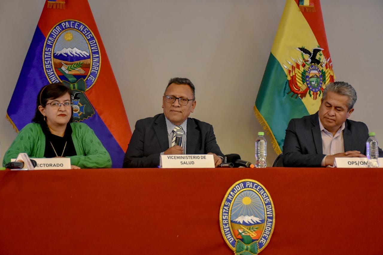El viceministro Max Ennríquez en la presentación de los proyectos científicos. Foto: MinSalud.