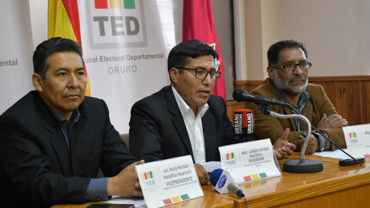 Sala Plena del TED Oruro elige nueva directiva 2023 - 2025 encabezada por Limber Arroyo