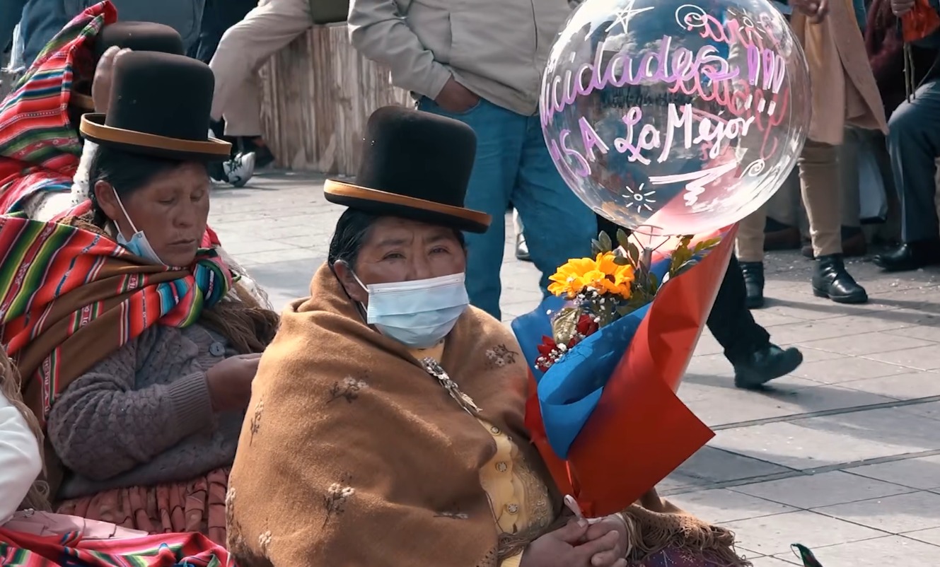 Incrementa venta de flores por época de graduaciones, Navidad y Año Nuevo
