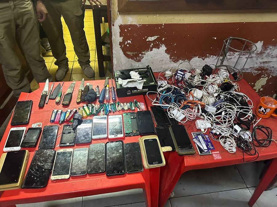 En requisa sorpresa secuestran celulares y objetos punzocortantes en cárceles de Cochabamba
