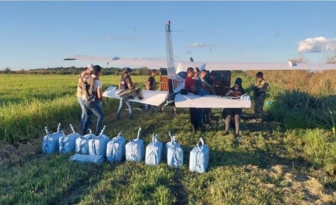 Fuerza antinarcóticos recupera una aeronave, secuestra otra y aprehende a seis personas