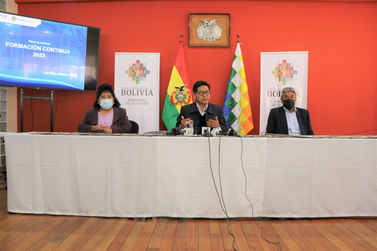 Educación destaca que el 80% de maestros se capacitan en la nueva malla curricular