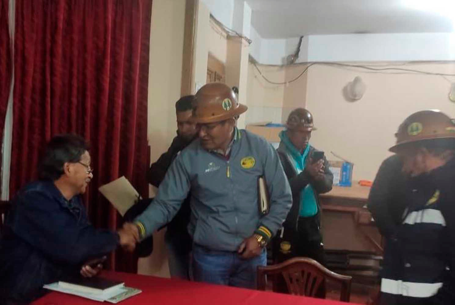 Comibol y cooperativas aprueban plan de acción para preservar el Cerro Rico de Potosí