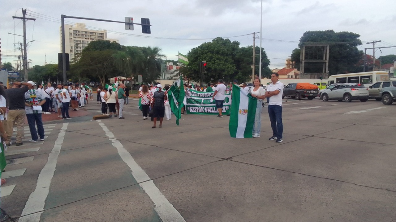 Cívicos provinciales de Santa Cruz levantan puntos de bloqueo y hay vías expeditas
