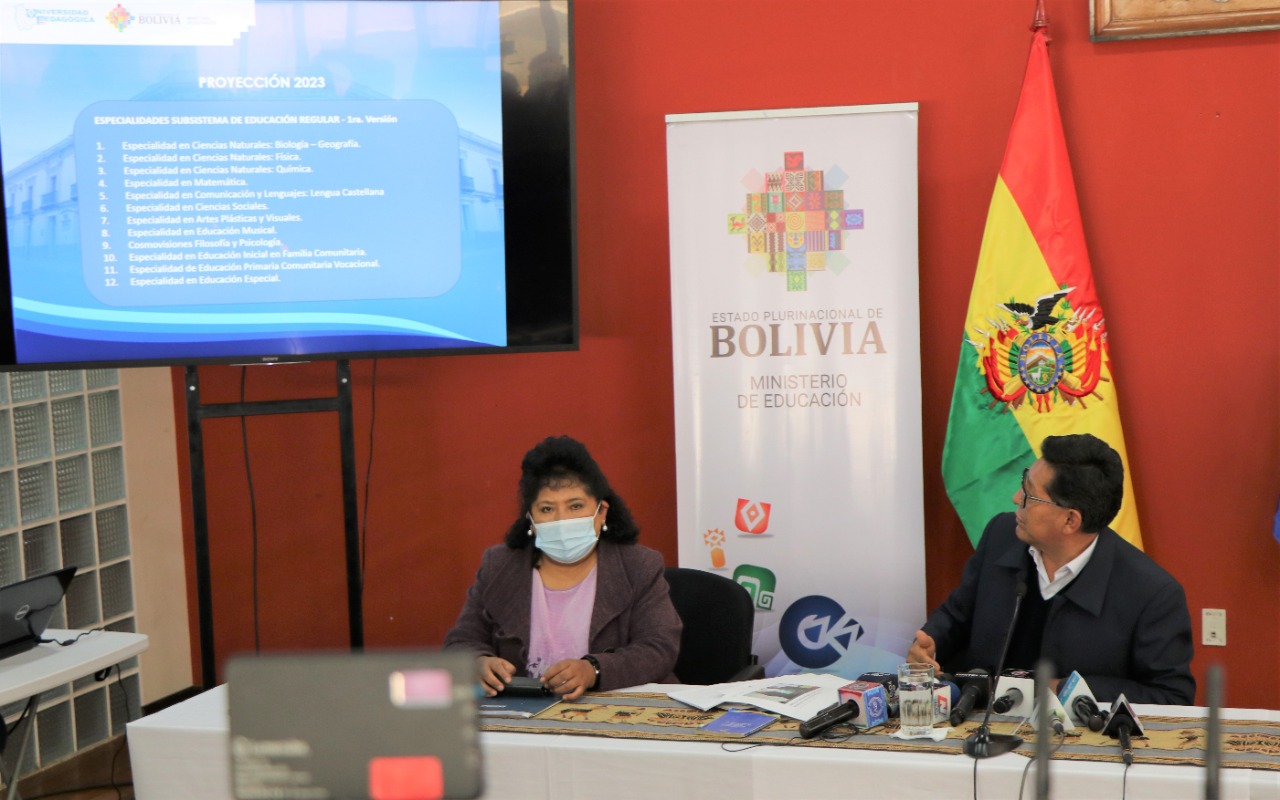 Educación lanza 66 cursos de actualización, 11 diplomados y 16 especialidades para maestros