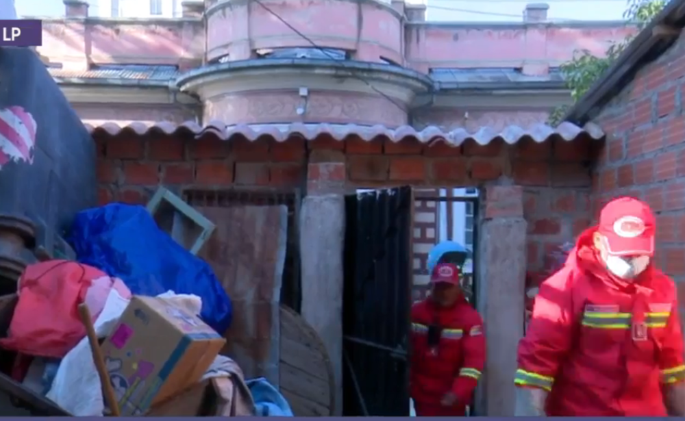 Bomberos controlan incendio en el penal de Obrajes 