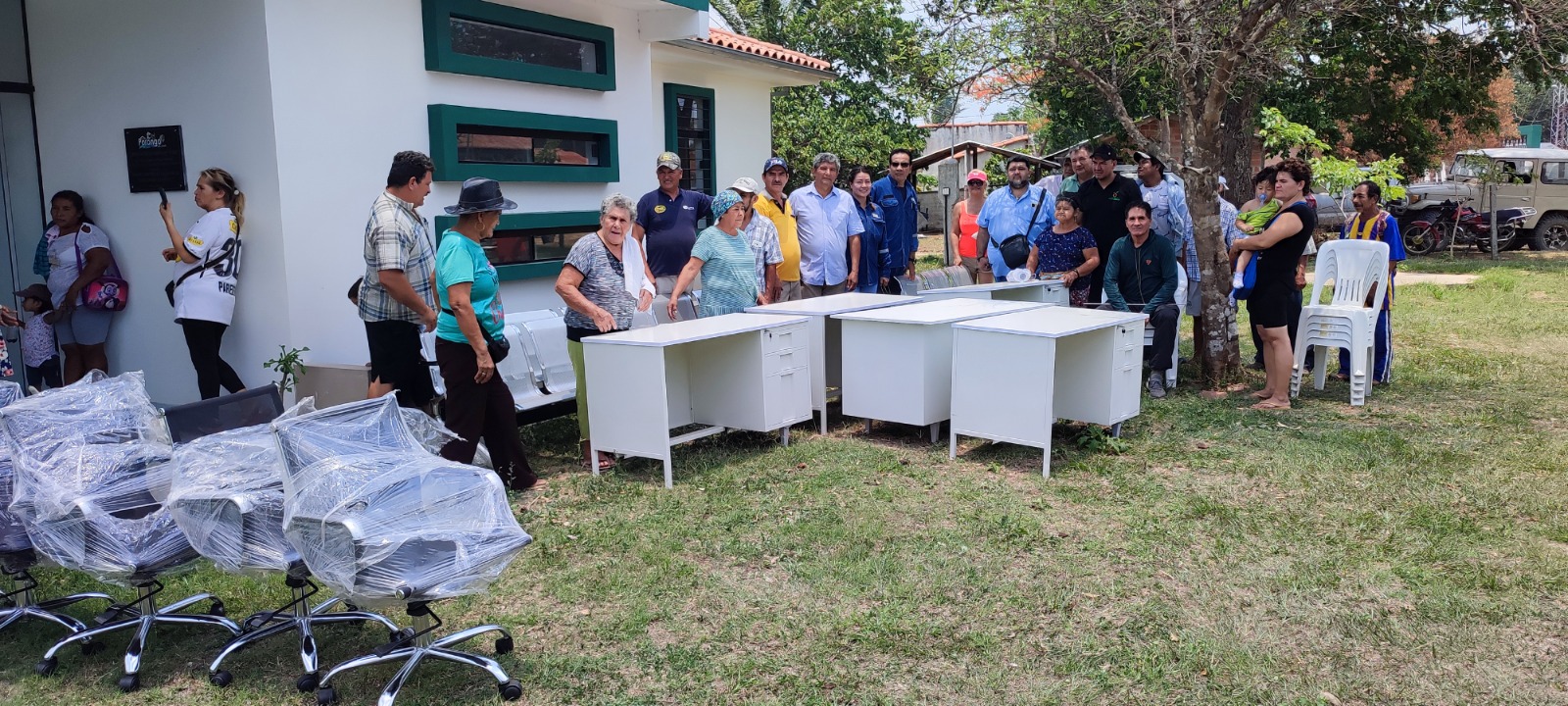 ENDE entrega obras civiles y dona equipamiento a 30 comunidades y 15 unidades educativas