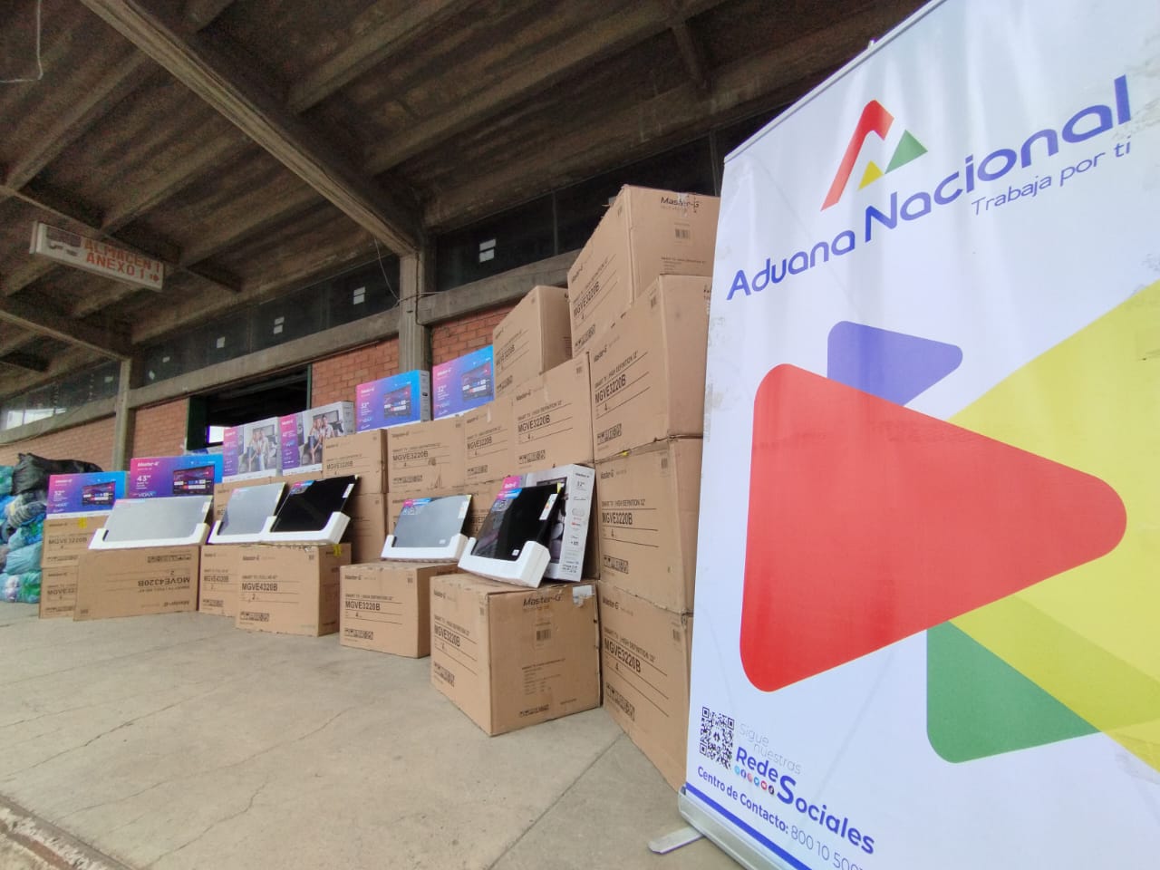 En La Paz comisan ropa usada y televisores de contrabando valorados en Bs 647.426