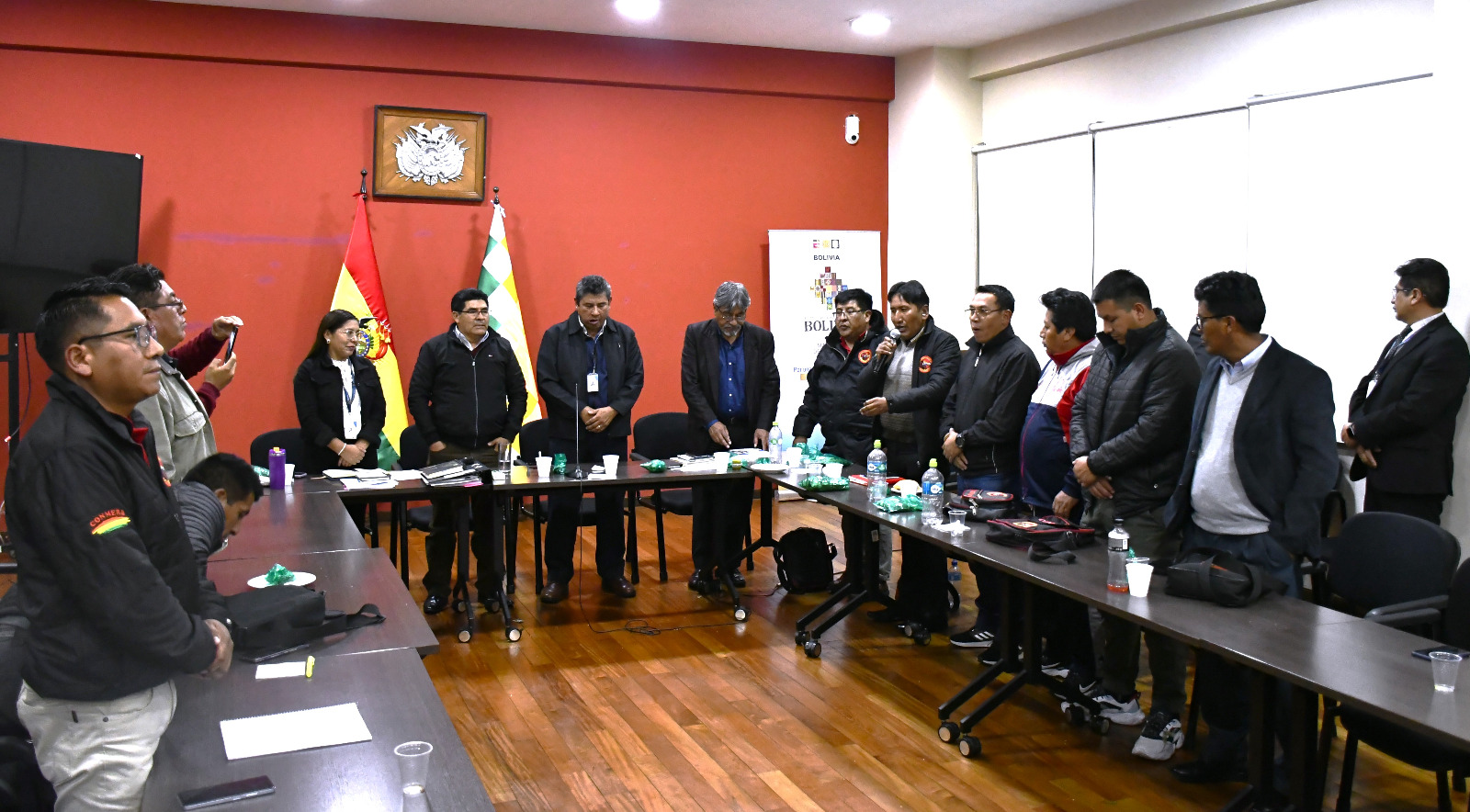 Educación y magisterio rural sellan acuerdo de 17 puntos 