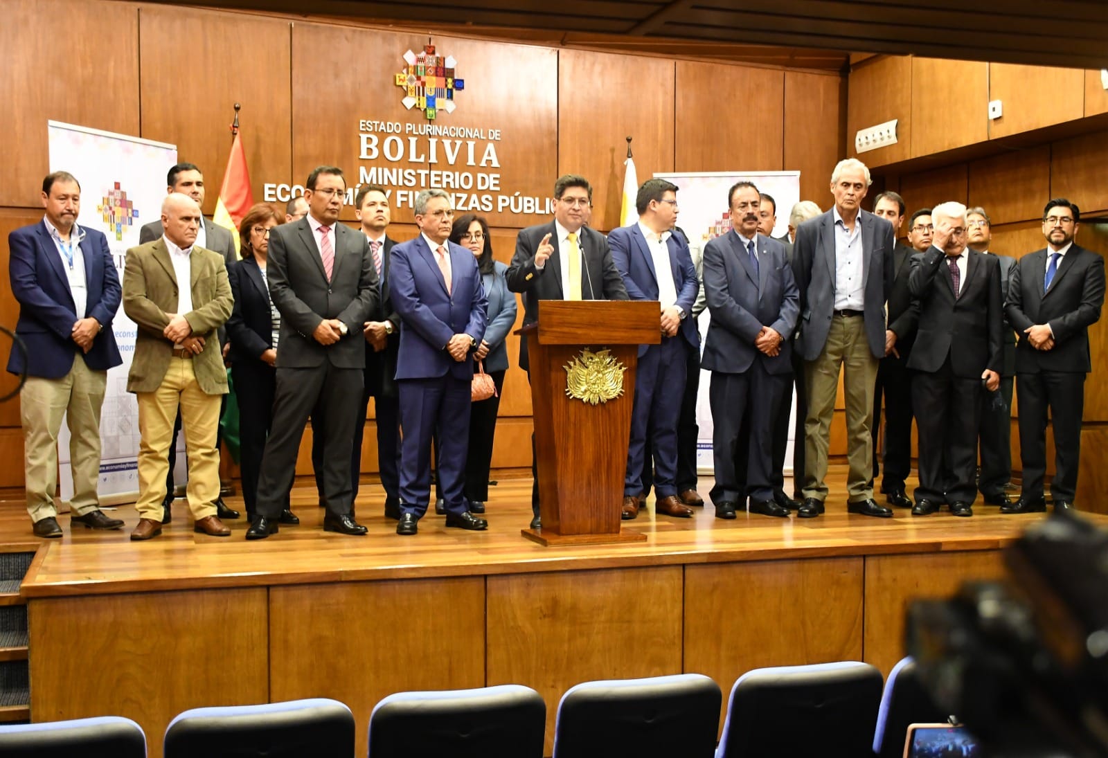 Gobierno cumple 8 de los 10 puntos del acuerdo con empresarios