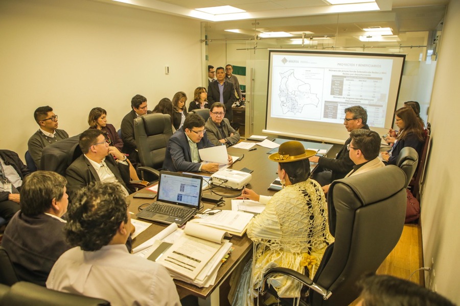 Comisión del Senado aprueba créditos para electrificación rural y respuesta al Covid -19