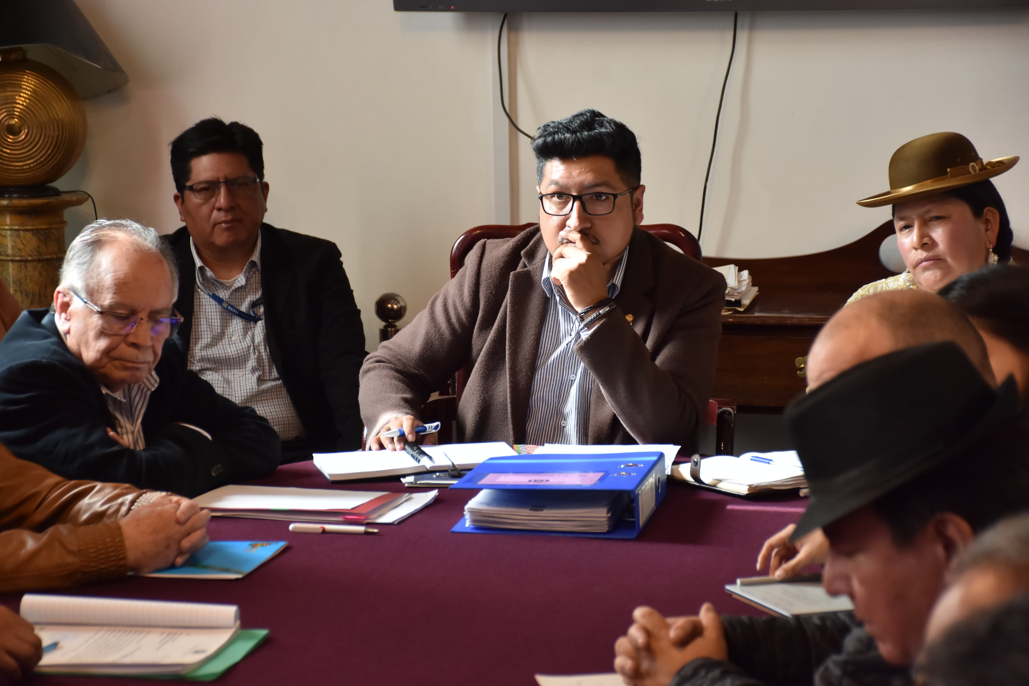 Comisión legislativa y médicos acuerdan trabajo técnico sobre ley de pensiones, suspenden anuncio de nuevo paro