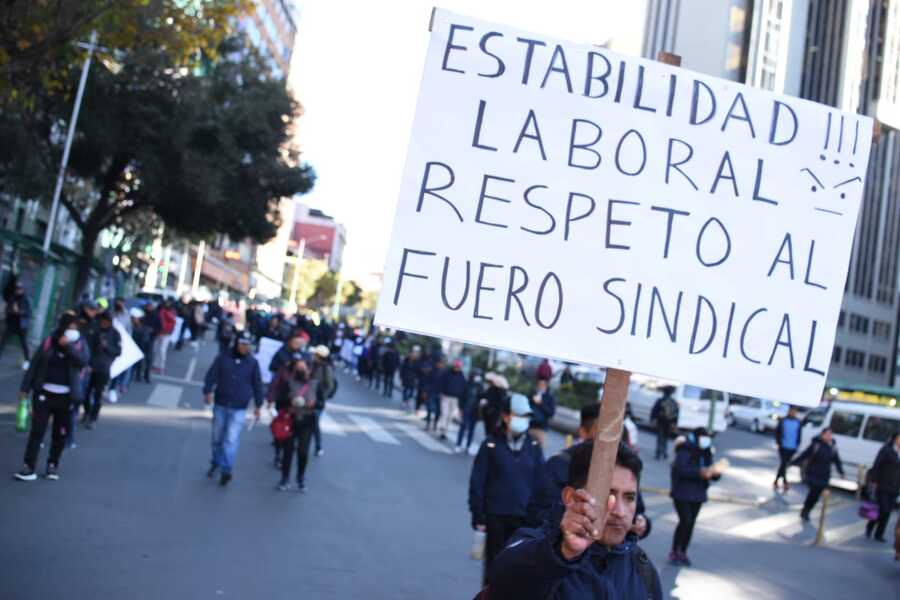 Trabajadores municipales colapsan el centro paceño por segundo día consecutivo