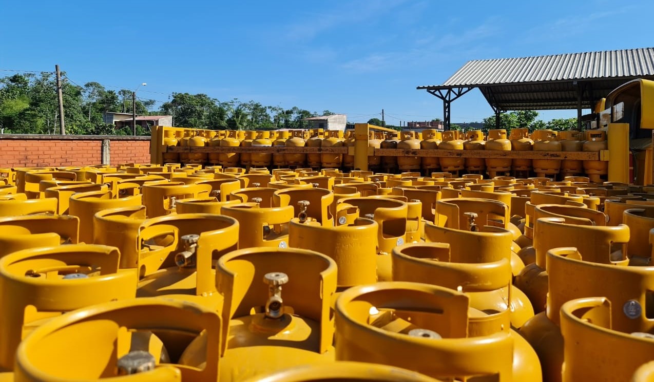 YPFB reemplaza 65.000 garrafas de GLP con una inyección de Bs 16,3 millones en todo el país