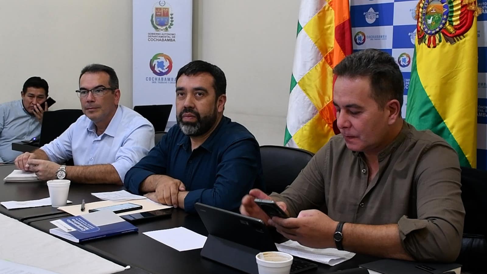 Gobernadores de Santa Cruz y Beni acuerdan trabajo de campo sobre límites en comunidad Piso Firme