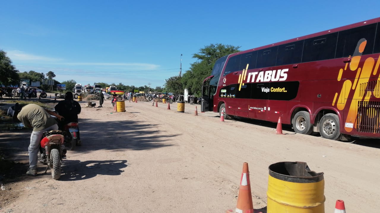 ATT registra 5.100 pasajeros afectados por bloqueo en Yacuiba, insta a resolver conflicto