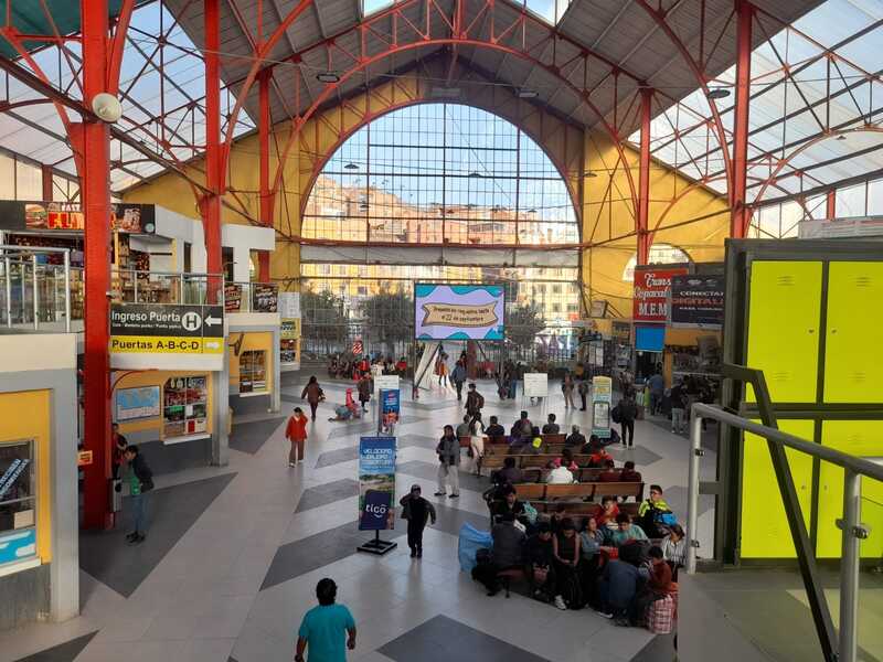 Policía y ATT refuerzan controles en terminales de La Paz y El Alto tras denuncias de dopaje a pasajeros 