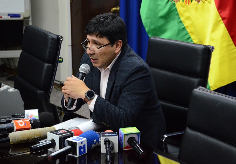 Ministro Molina: “Tienen que explicar las causas de por qué $us 1.000 millones de inversión no dieron los resultados que se esperaba”