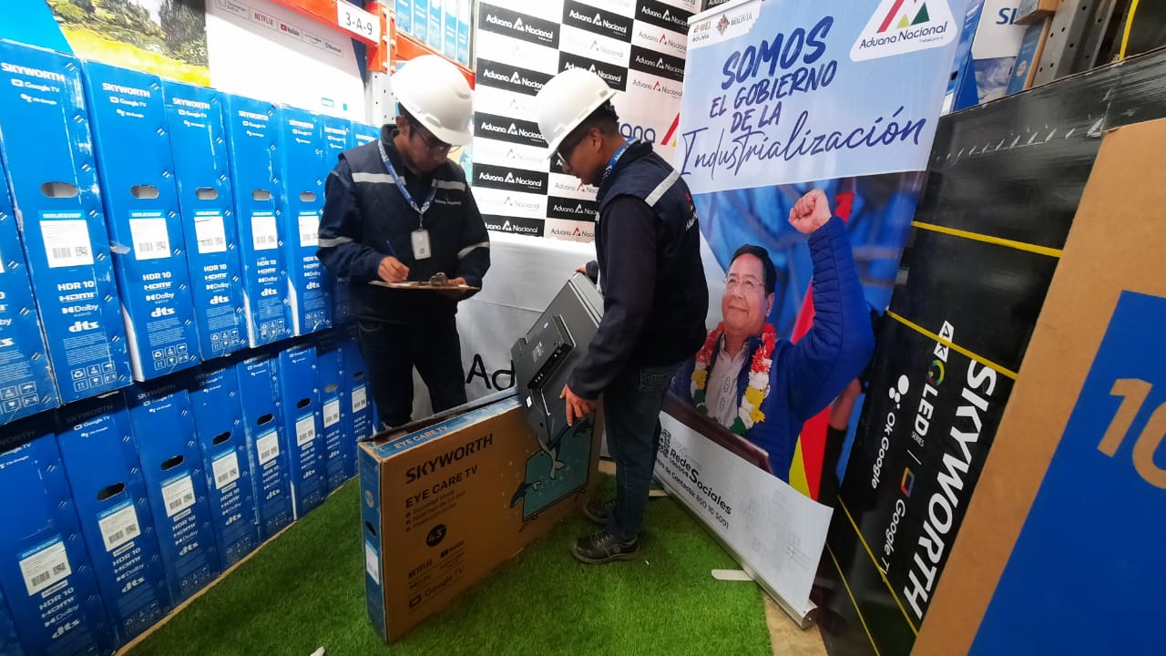 Aduana comisa en Oruro 790 televisores de contrabando valuados en más de Bs 1,1 millones