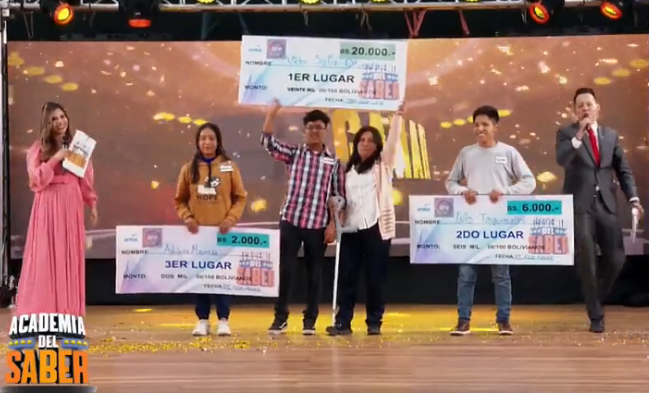 Víctor Soliz Divensty es el estudiante ganador de la “Academia del Saber” Oruro