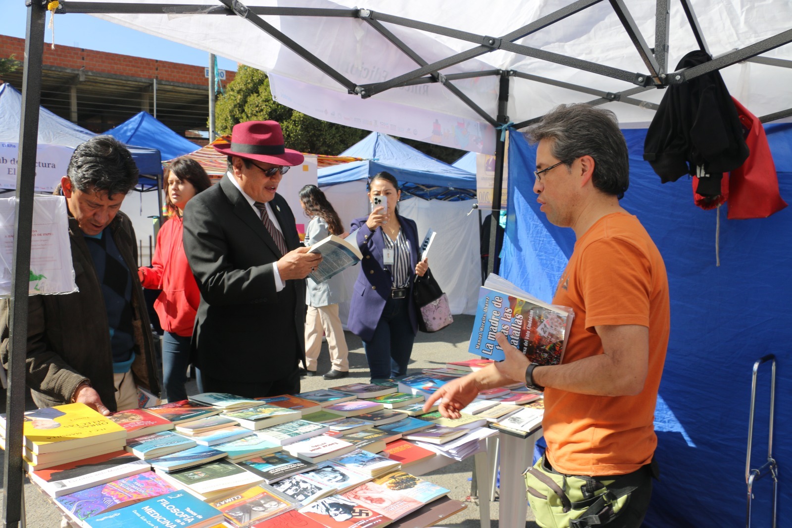 Cuarta Feria Cultural del Libro en El Alto culmina con una fiesta artística