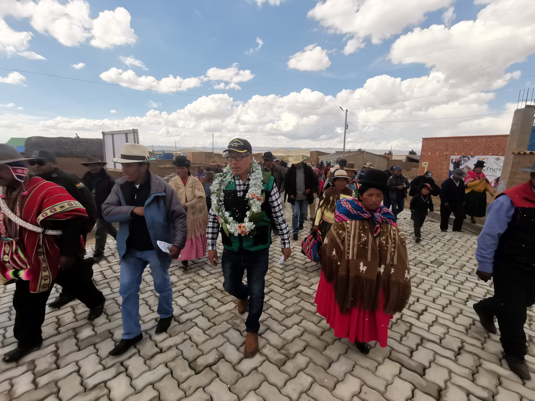 Entregan cordones de acera y alcantarillado en municipio de Waldo Ballivián por Bs 877.000