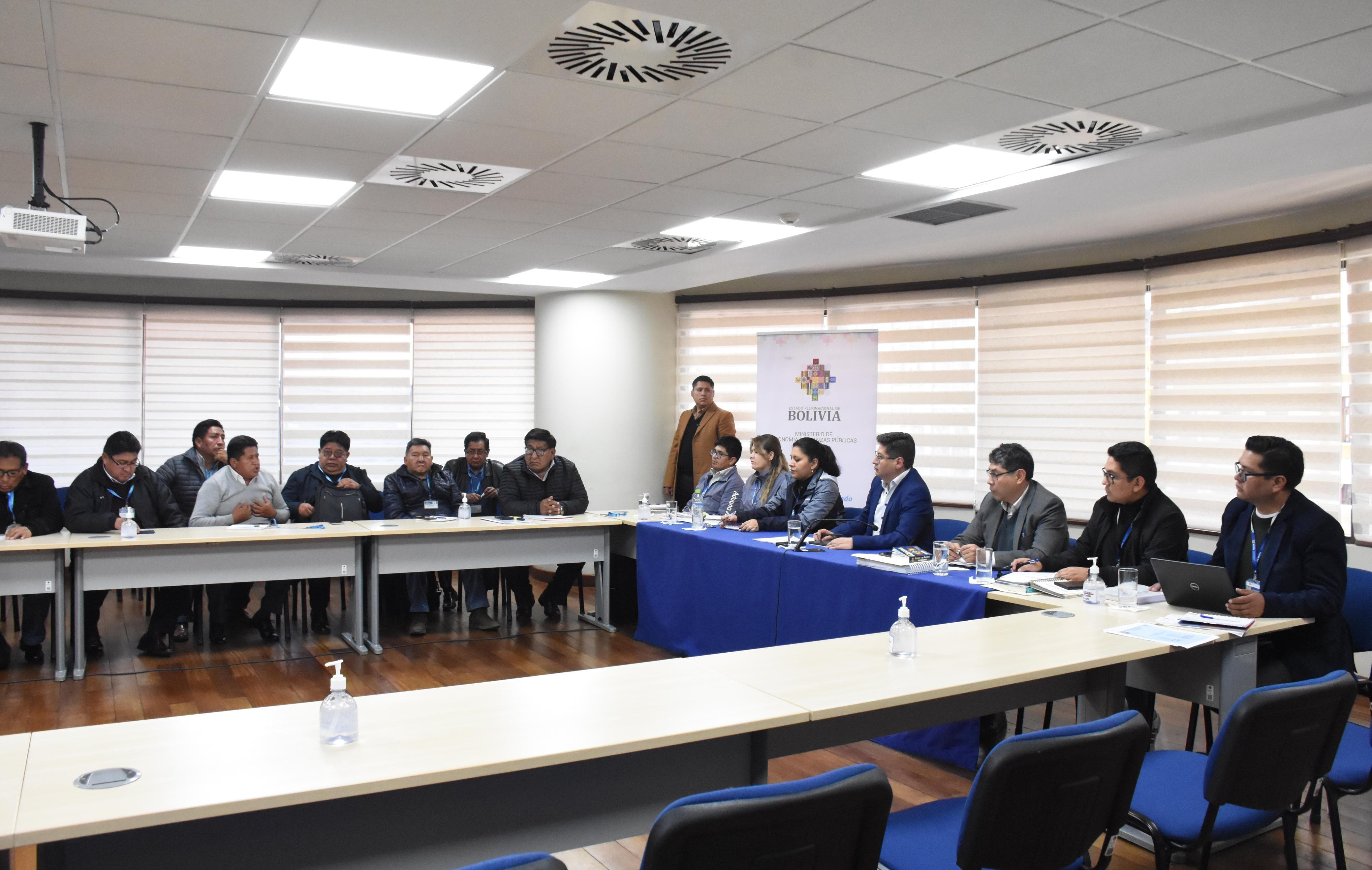 Gobierno logra acuerdo con la Confederación de Choferes y se levanta el paro de 24 horas