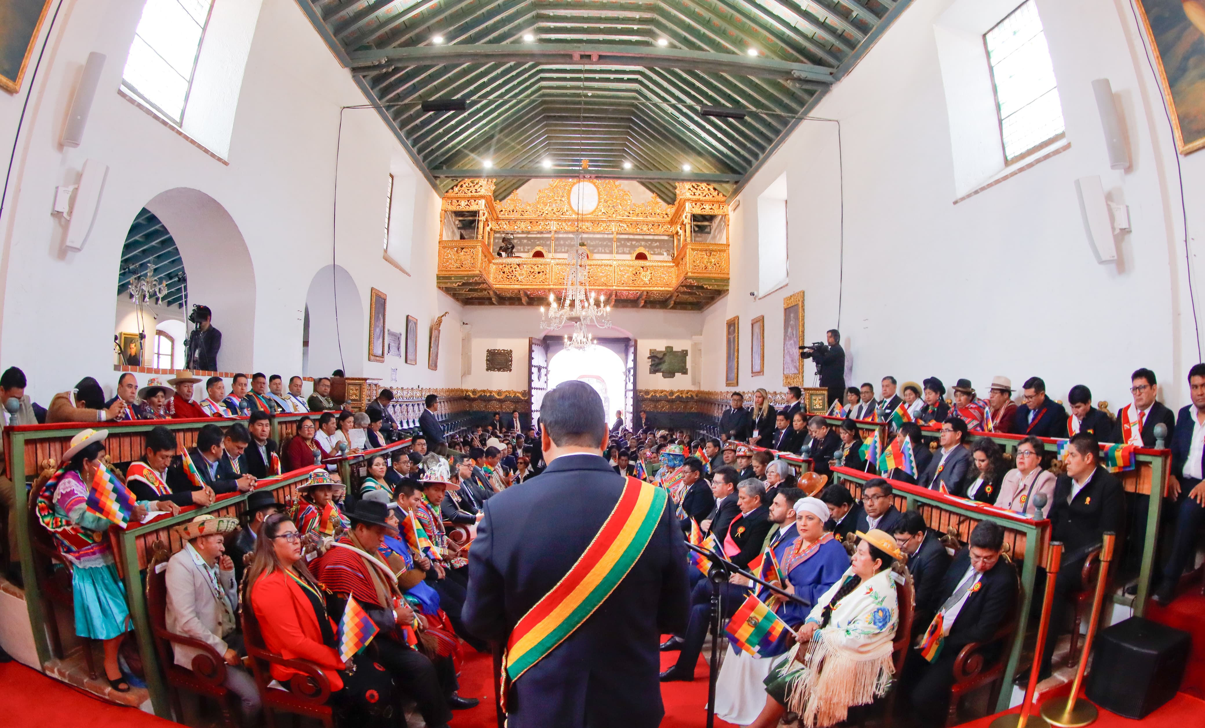 Gobierno acepta veto del TSE a consulta de escaños y alista ajustes a las preguntas sobre subvención y reelección