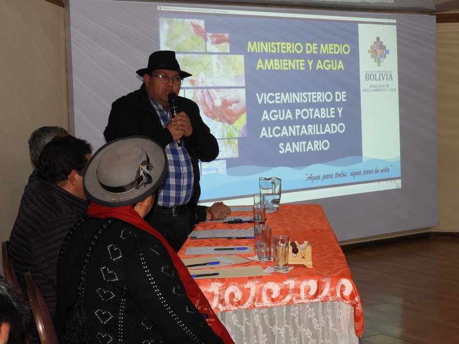 Capacitan a municipios en elaboración de proyectos de agua y saneamiento