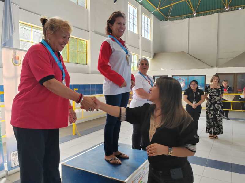 Más de 400 adultos mayores participan en la primera Olimpiada Físico – Cognitiva en Cochabamba