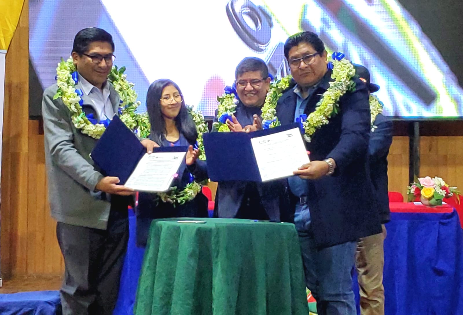 Acuerdo permite a universitarios de la UPEA hacer pasantías en plantas industriales estatales