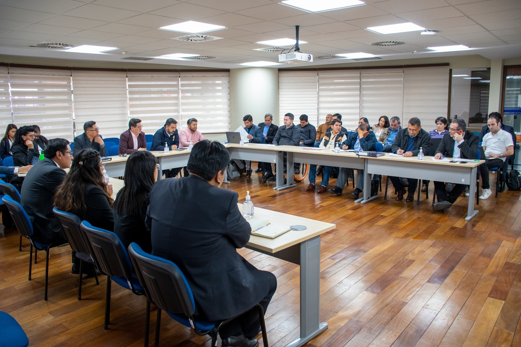 Equipos técnicos del Gobierno y gobernaciones trabajan en reprogramación de créditos y un fondo de reactivación