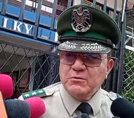 Comandante Holguín pide formalizar denuncia contra policías vinculados en un caso de extorsión a brasileños