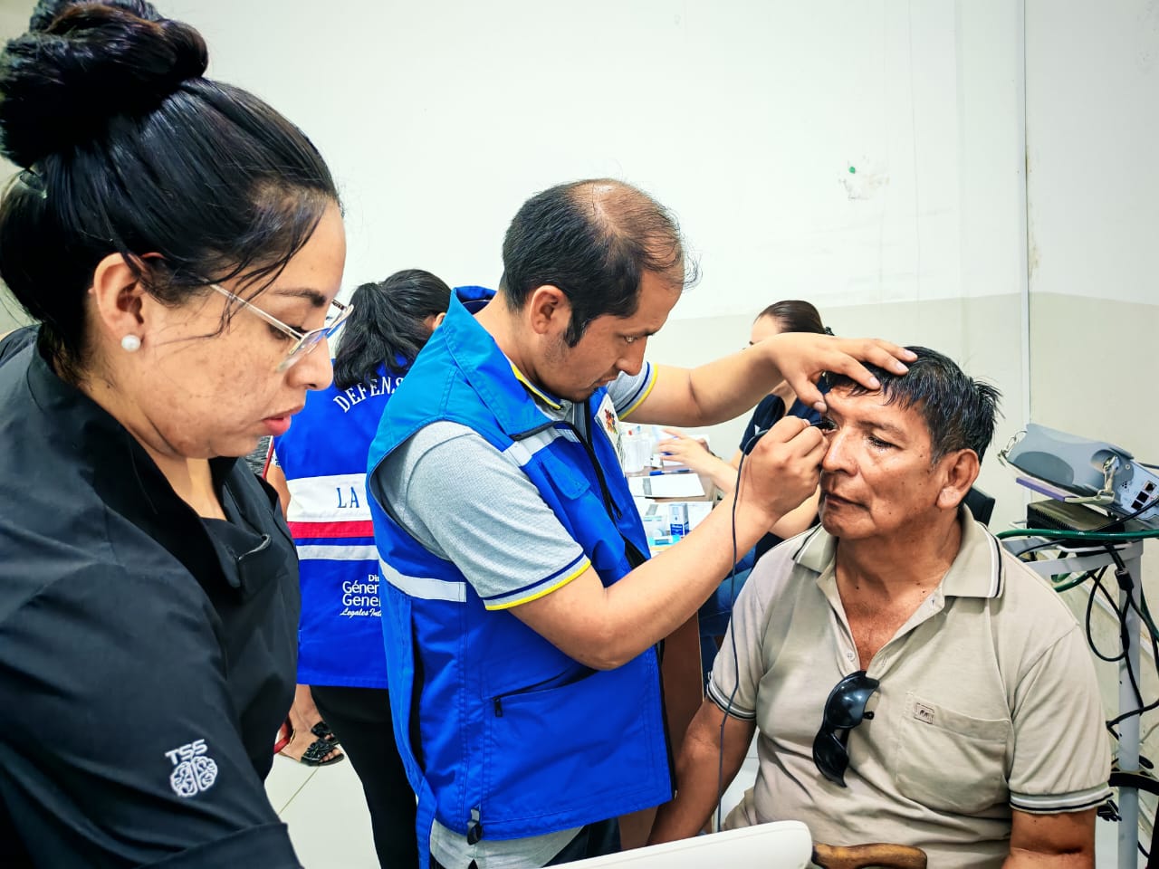 Campaña de cirugías oculares gratuitas inicia en Santa Cruz y llegará a cinco departamentos