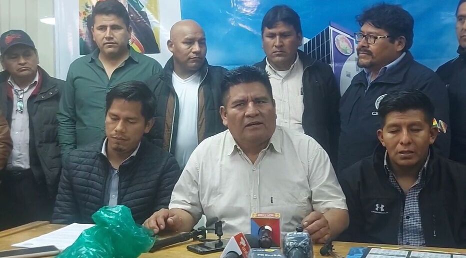 Interculturales exigen al TSE reconocer el congreso del MAS de El Alto