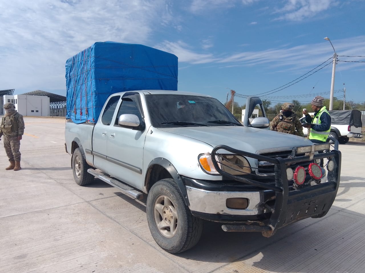 Militares incautan cigarrillos de contrabando en Macharetí