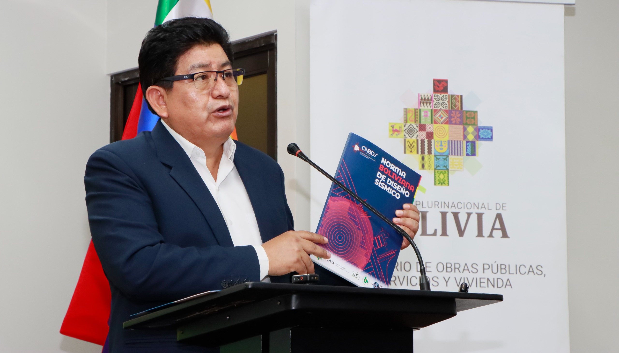 Norma Boliviana de Diseño Sísmico puede ser descargada de la web de Obras Públicas 