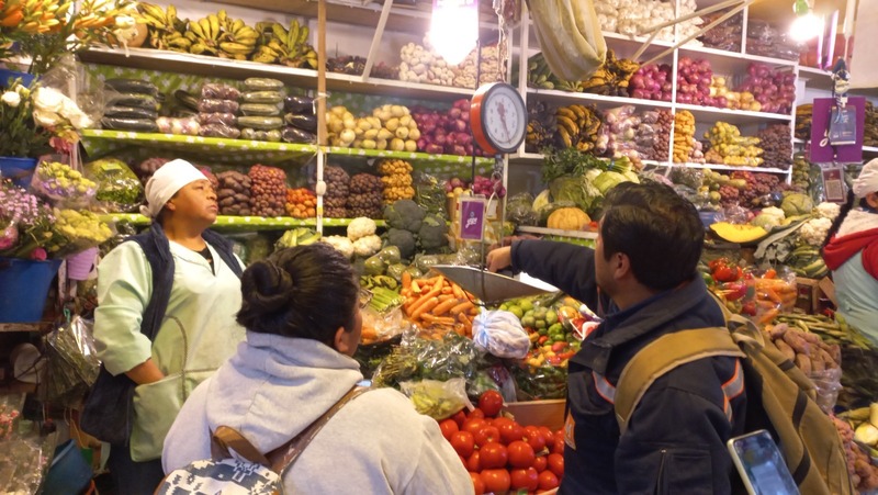 Ibmetro inicia control de balanzas en mercados de La Paz para garantizar peso justo