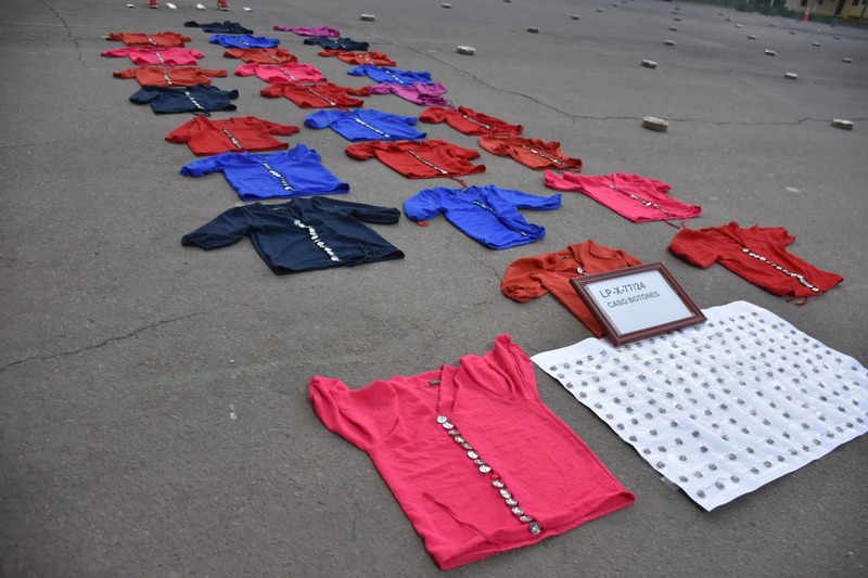 Secuestran en La Paz droga oculta en zapatillas y botones de blusas