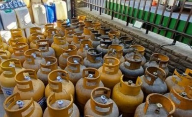 Incautan más de 500 litros de combustible y 100 garrafas en Cochabamba