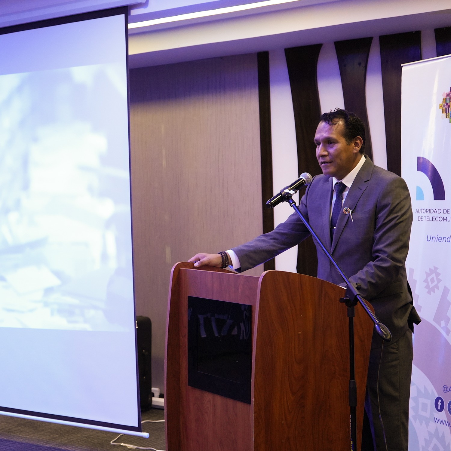 Bolivia moderniza su servicio postal con nueva plataforma "Ubica tu Envío" 