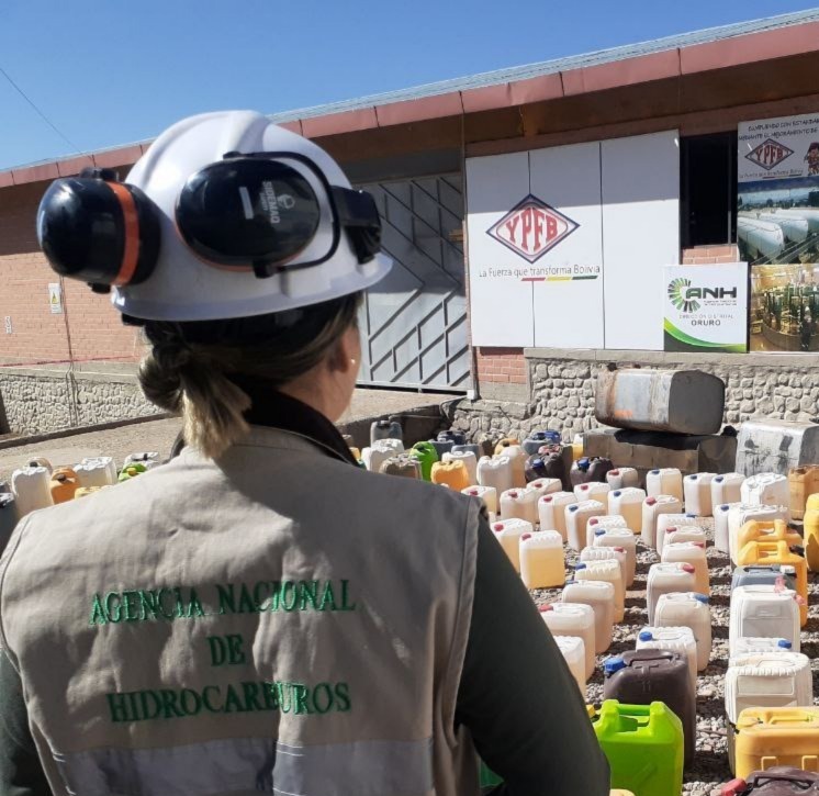 Denuncian a familia que vendía a Bs 20 el litro de combustible en Tarija