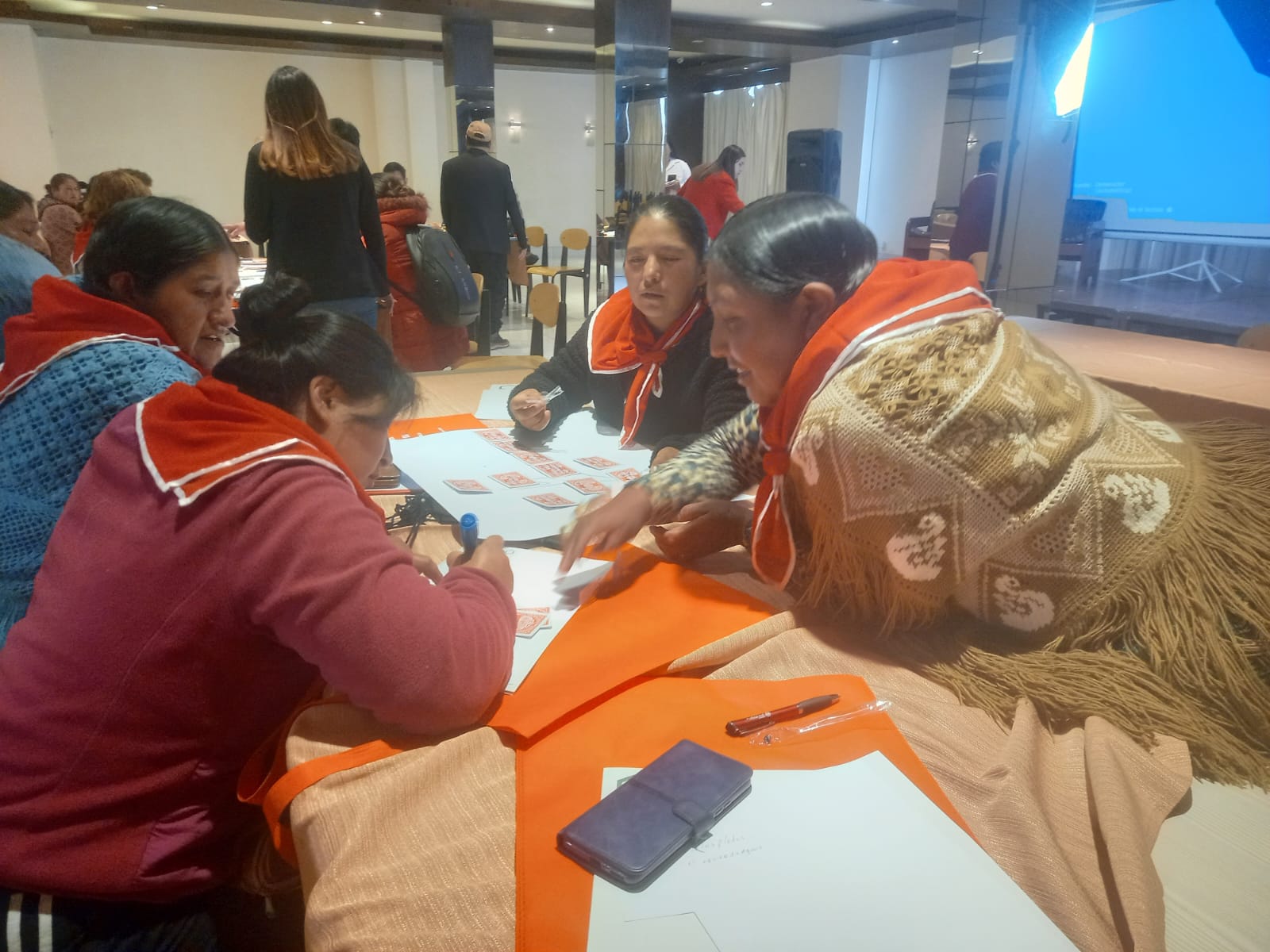 En El Alto buscan potenciar el emprendimiento y solidaridad entre mujeres con el proyecto “Mujer sin límites”