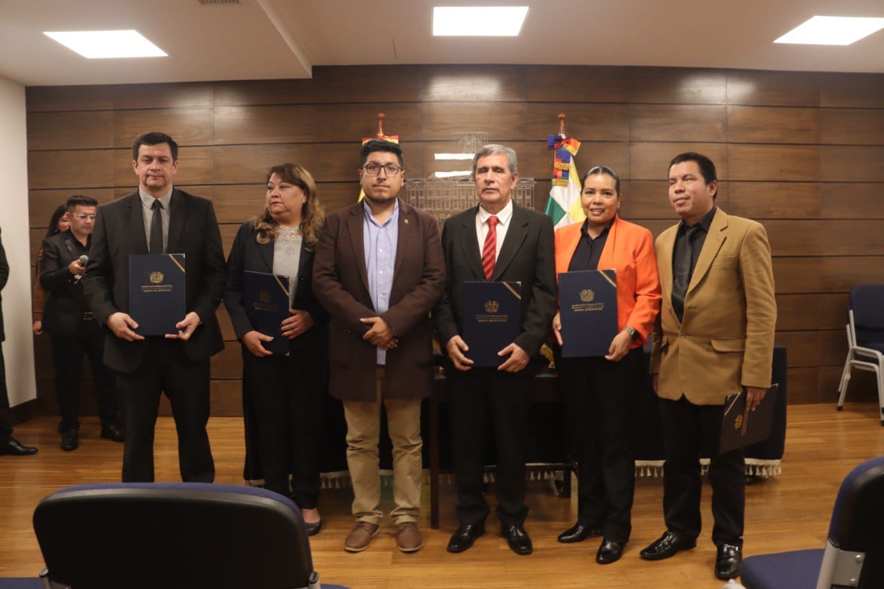 Juran cinco vocales electorales en Beni y Tarija