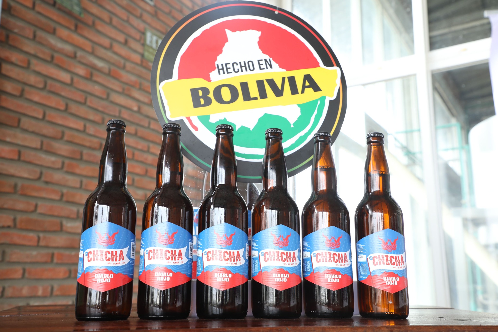 Envibol y Cervecería “PROST” firman contrato para compraventa de 39.144 botellas por Bs 111.000